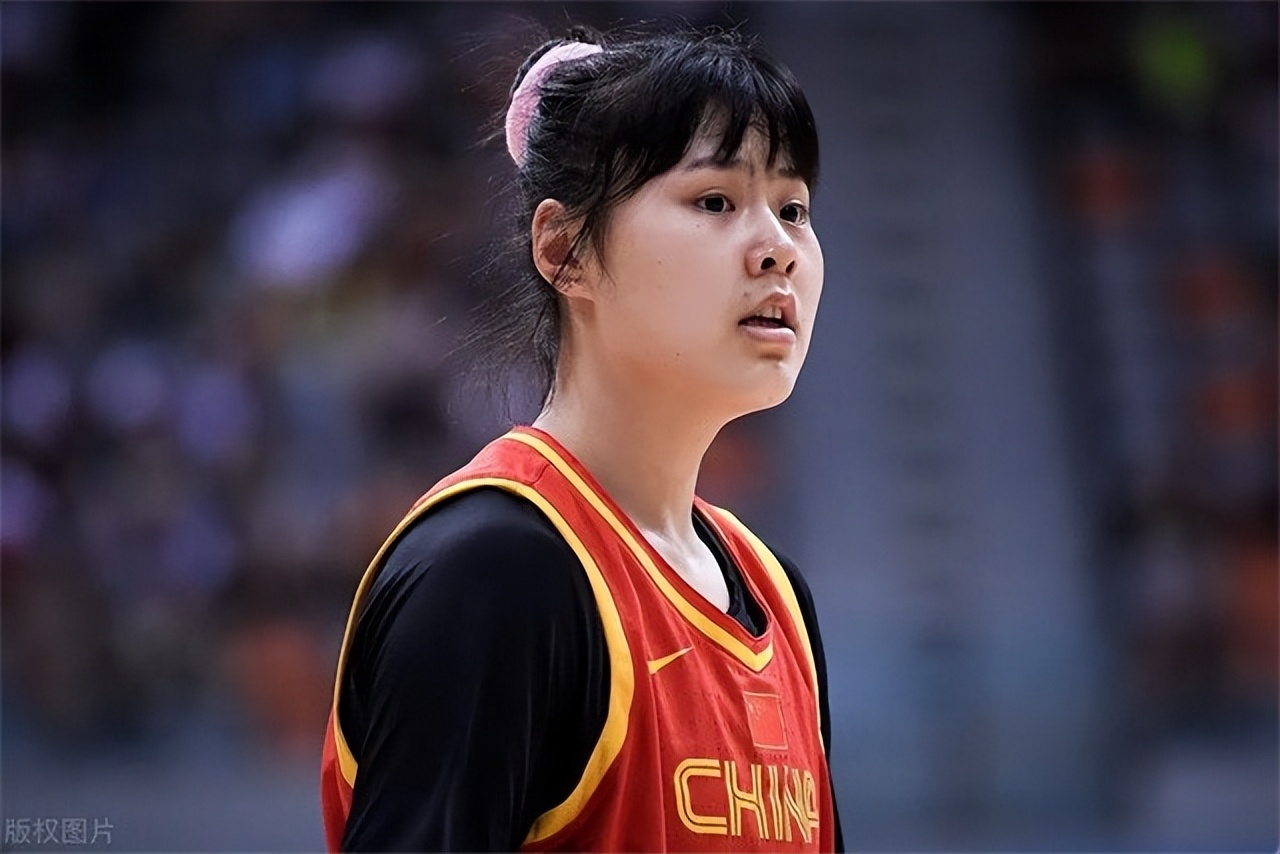 女篮队员李月汝身高简介,中国女篮大中锋李月汝今何在