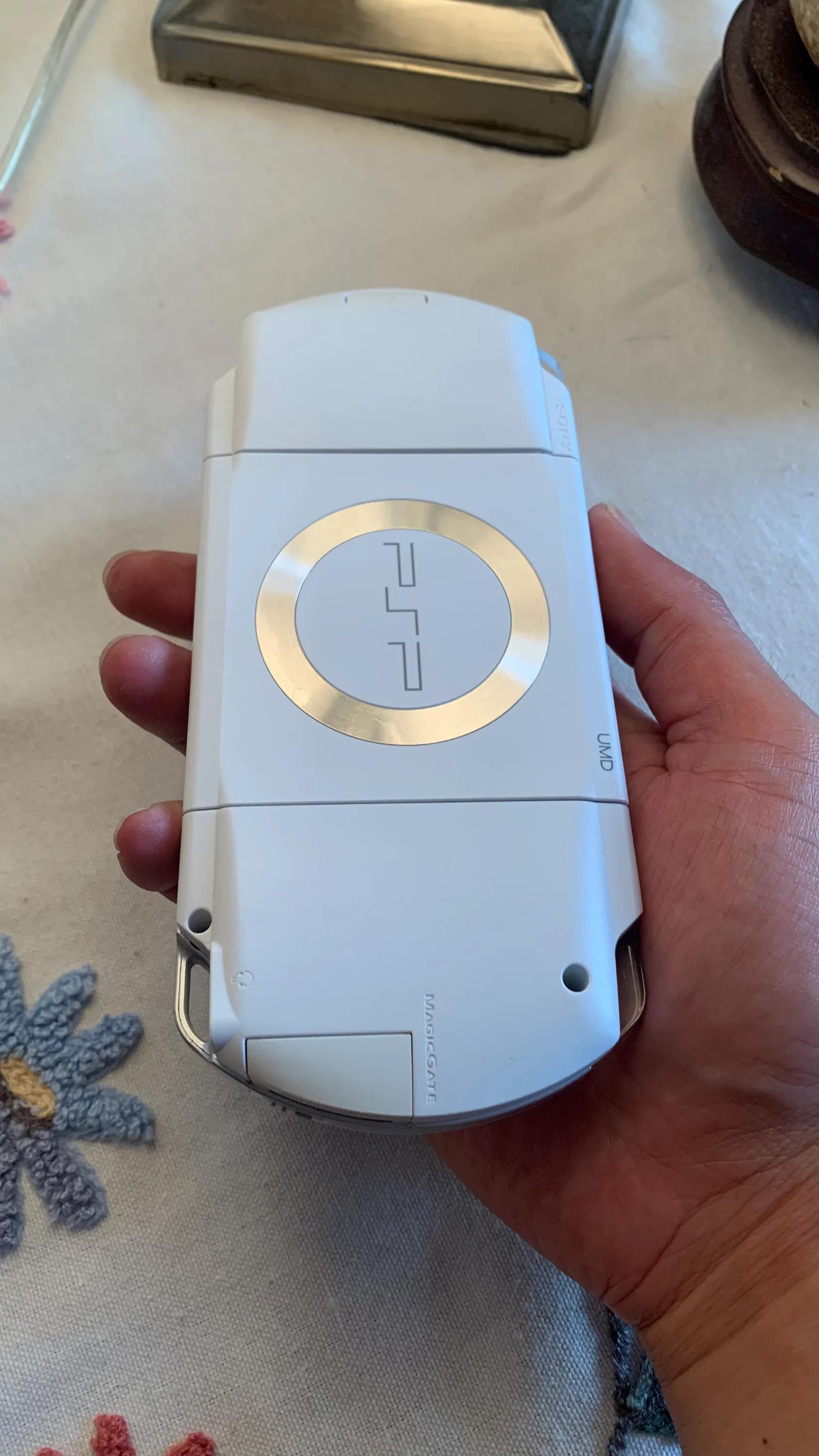 索尼掌机psp最新版本,psp怀旧掌机现在能玩什么