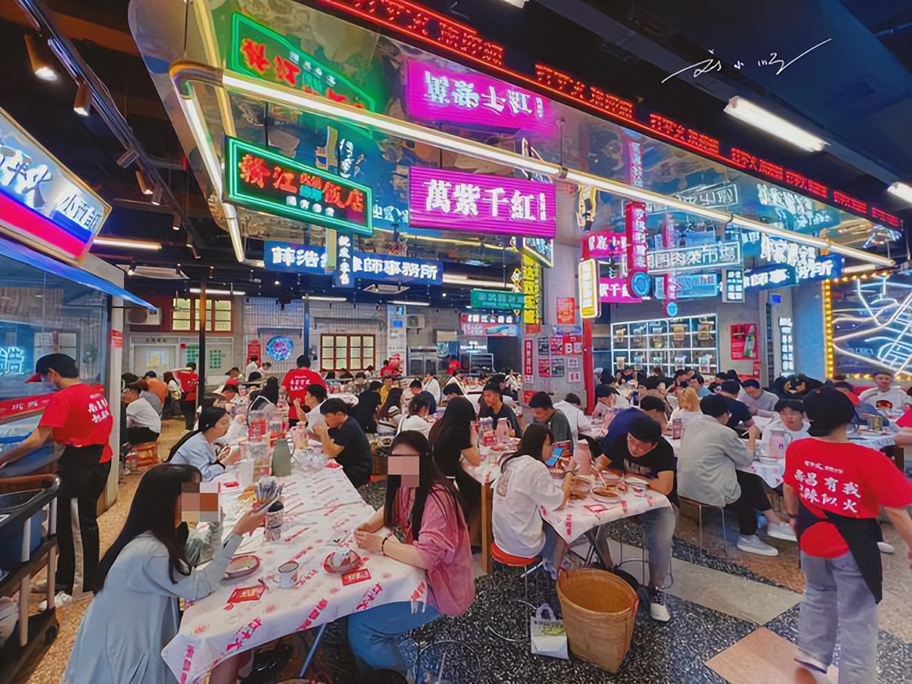 吃南昌美食辣哭的外地网红,网红江西南昌吃辣