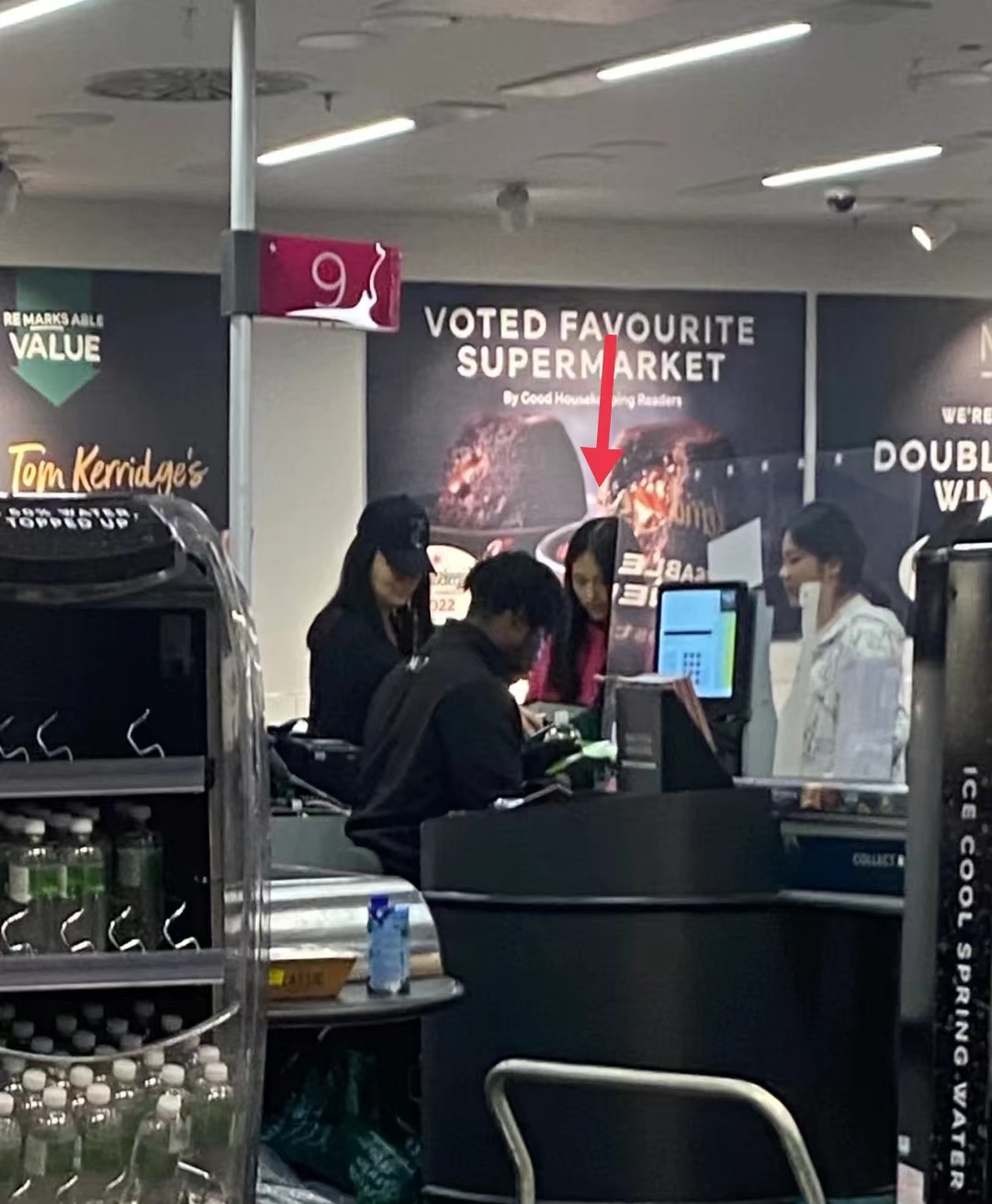 李湘晒出王诗龄穿英国校服照,李湘王诗龄亲子装图片