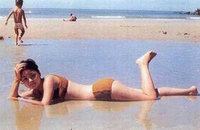 邓丽君和林青霞视频,邓丽君和林青霞海边照