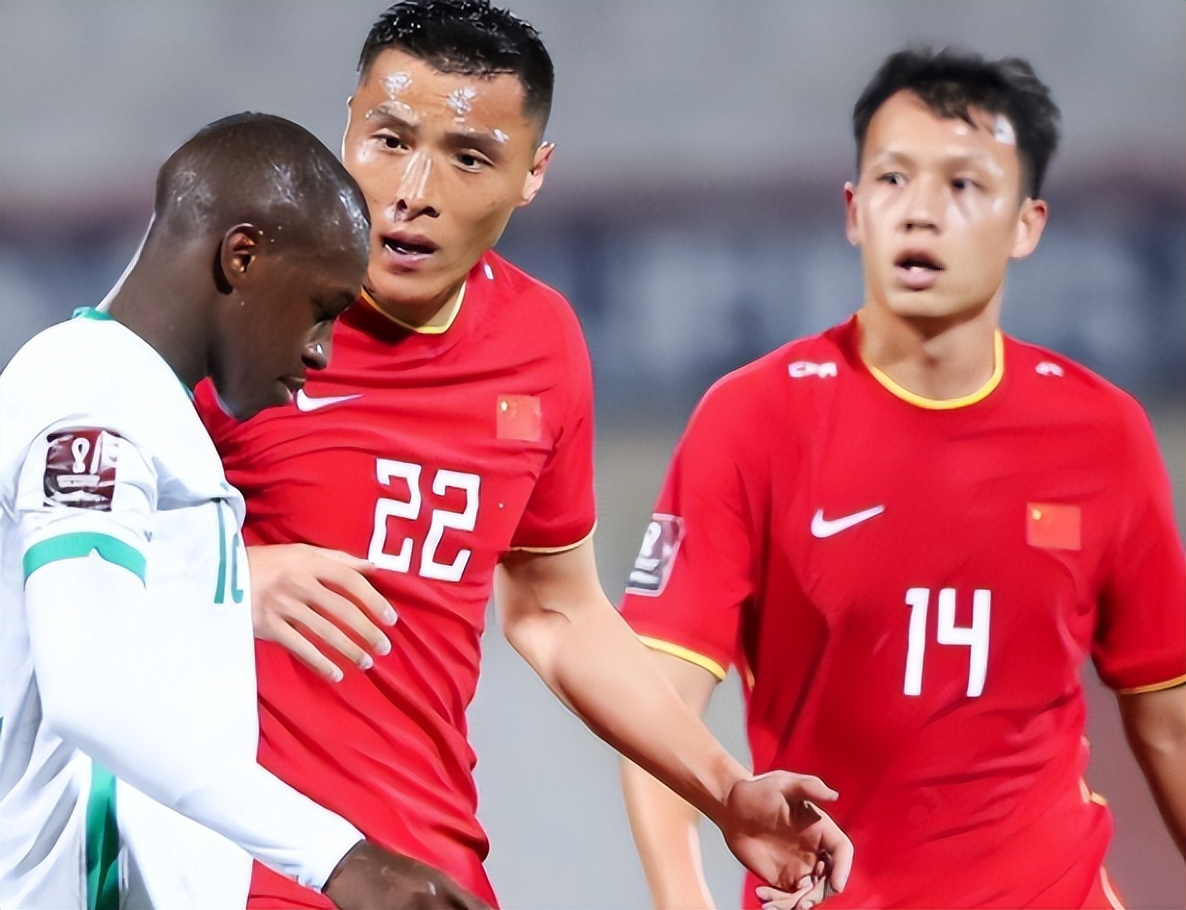 中国足球的保护性接应,多一些主动承担少一些被动