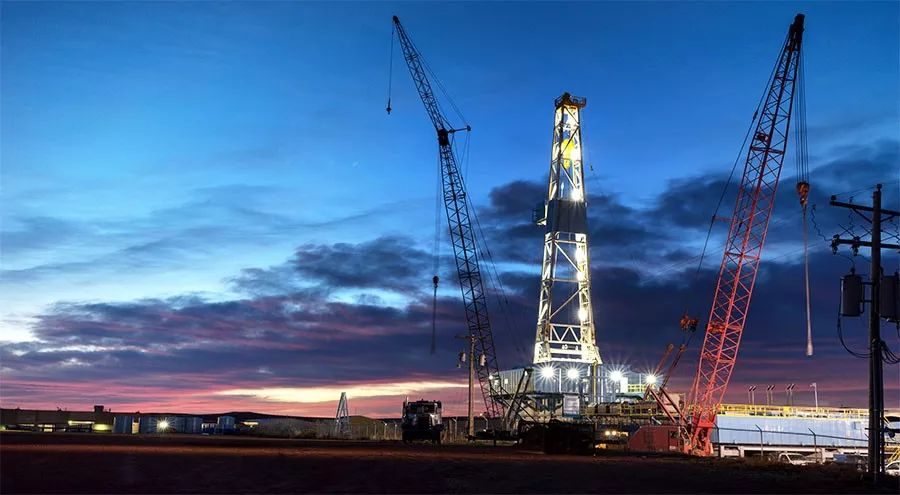 亚洲唯一中立国，水电免费汽油仅一毛，这个国家为何能闷声发大财