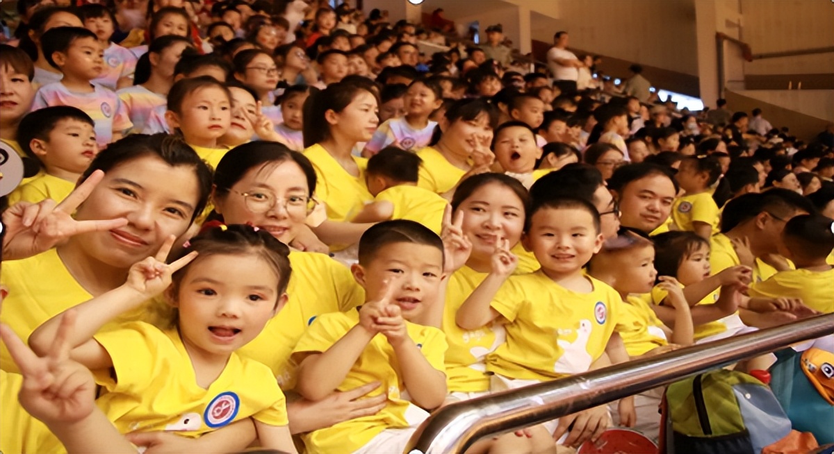 合肥市长江路幼儿园教育集团:举行“炫彩童年筑梦想舞动六一乐成长”庆六一亲子舞展示活动