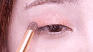 3ce眼影盘overtake橘棕盘画法,化妆眼影眼窝画法