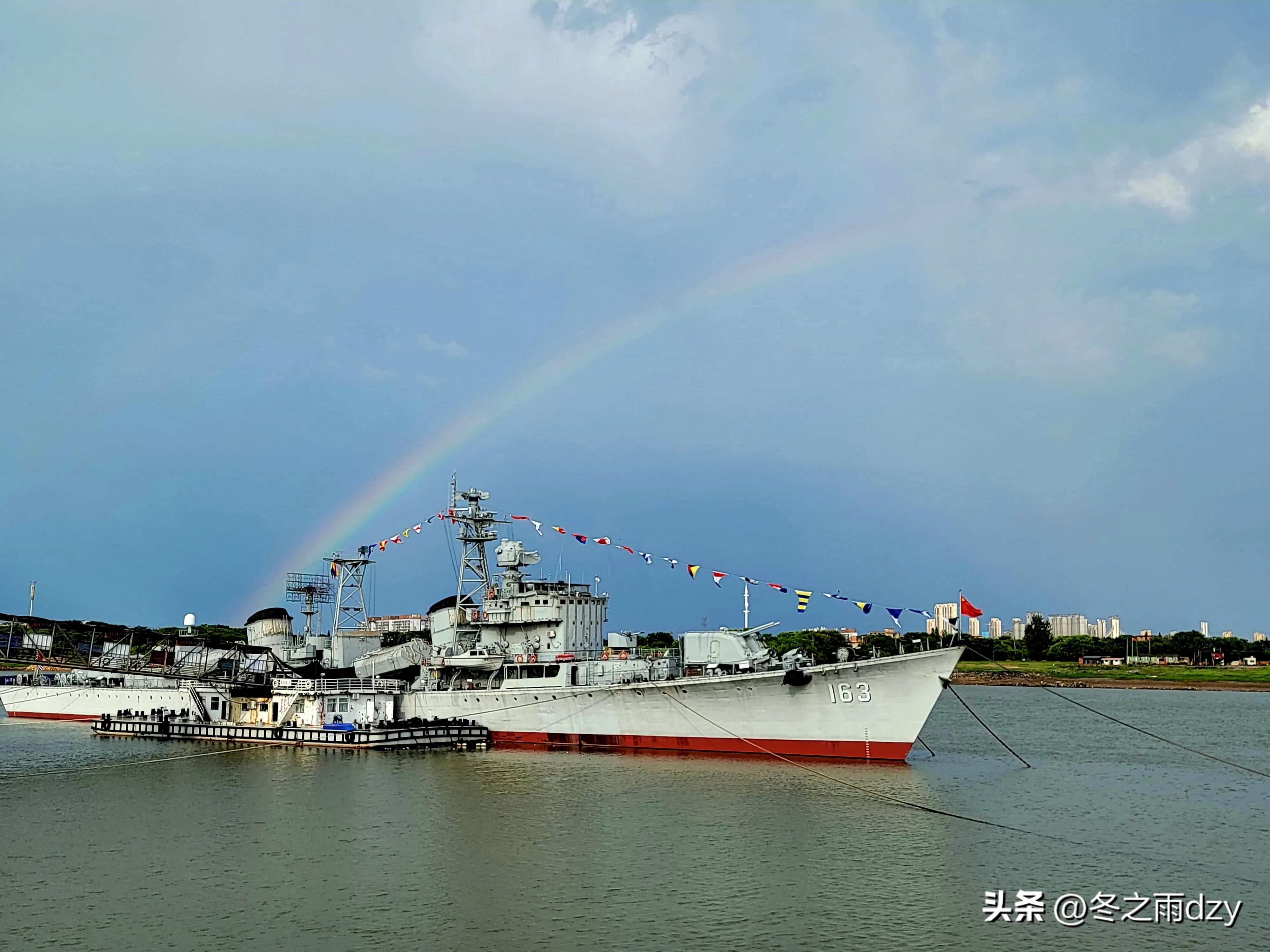 南昌舰主题园凤凰洲湿地公园,凤凰洲建军广场