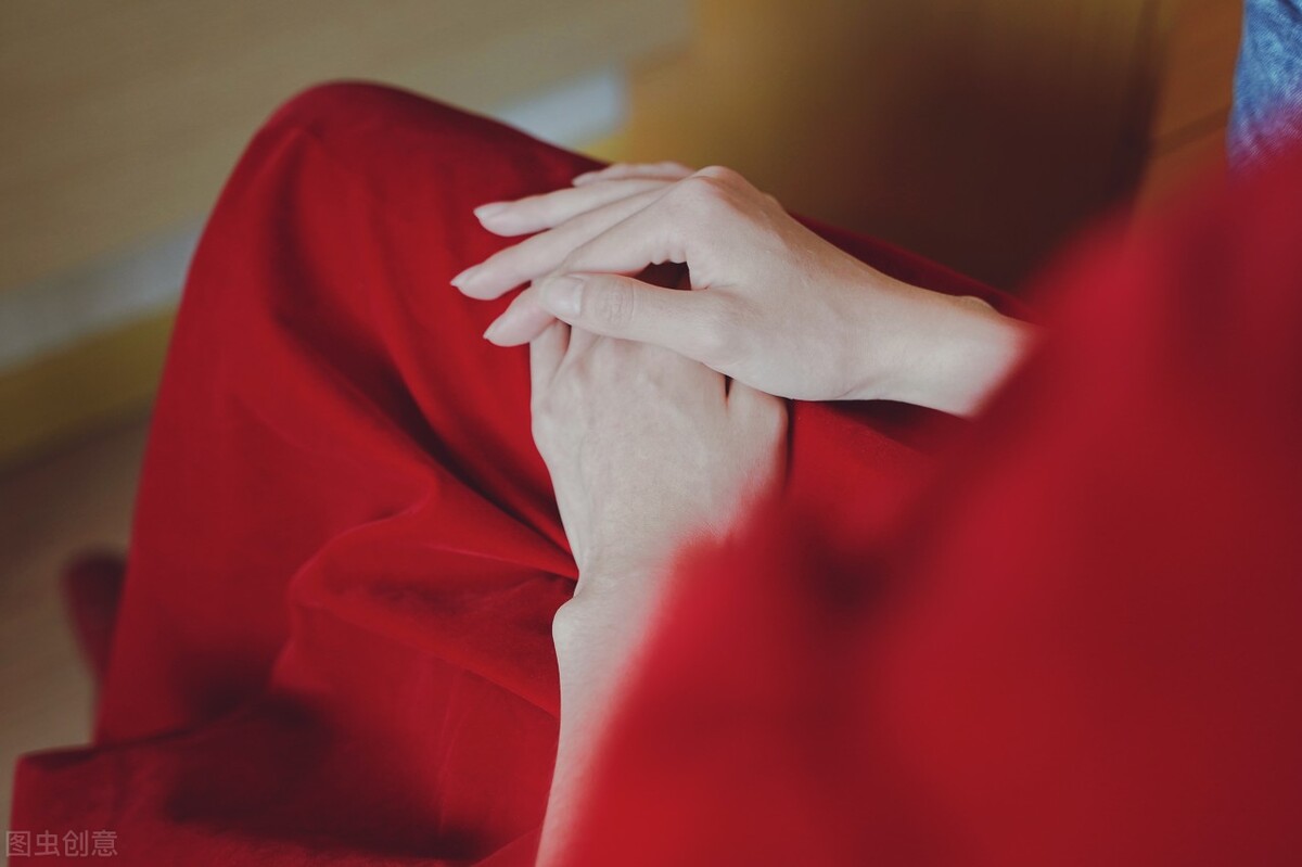 跪新娘，闹洞房，打新郎，打得越狠越欢畅