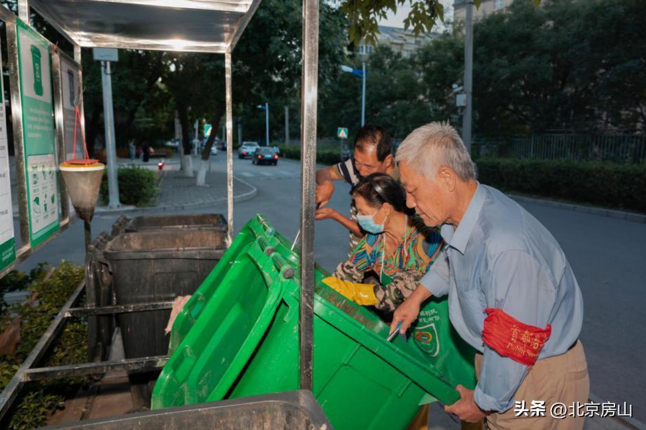 社区垃圾分类活动党建引领,党建引领垃圾分类新时尚宣传活动