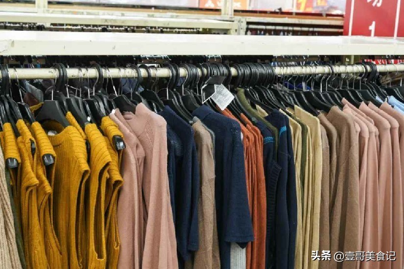路边摊上10元一件的衣服从哪里来,路边摊10元的衣服