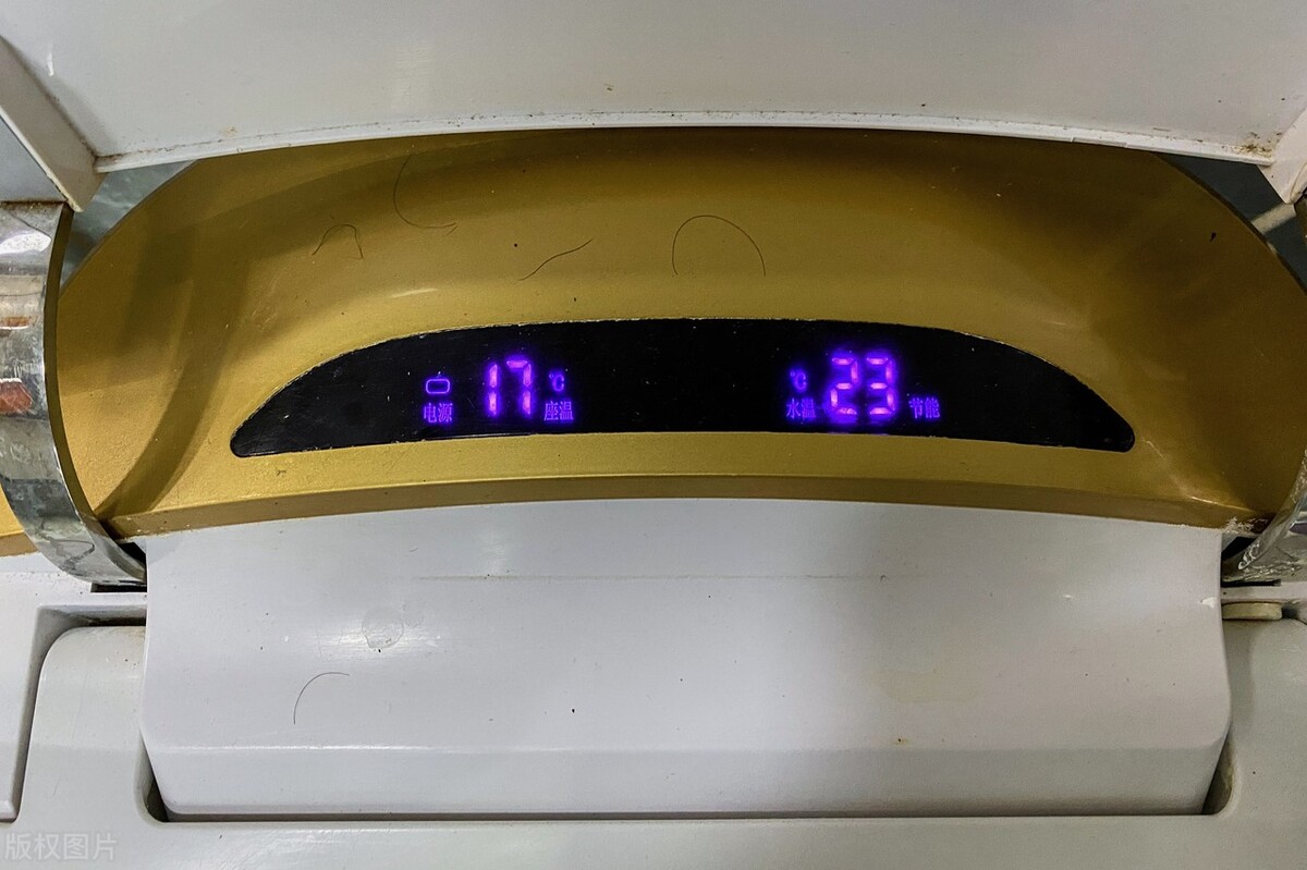 智能马桶对比传统马桶冲水方式,qe8智能马桶对比线下哪款