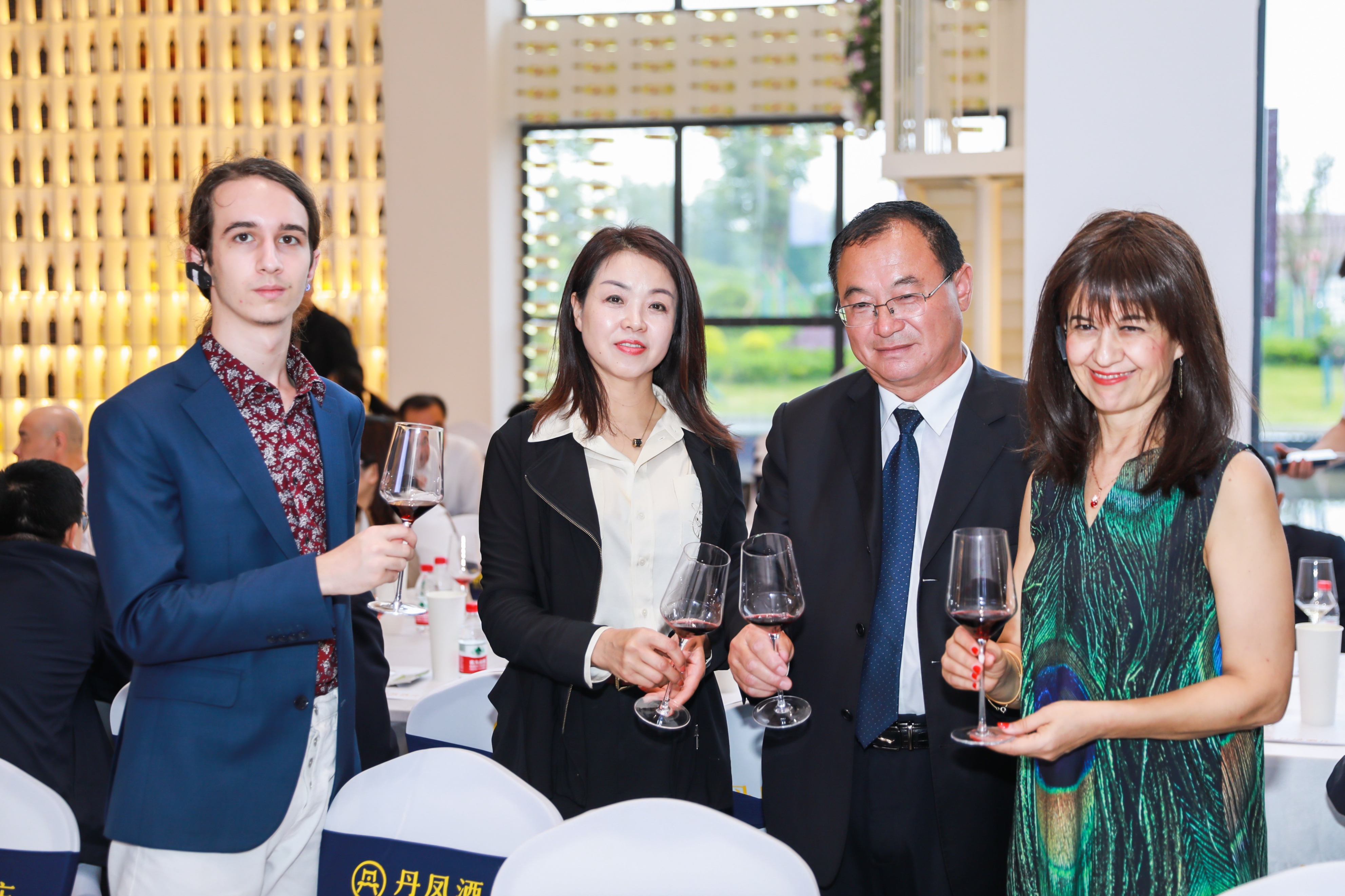 丹凤县第四届红酒文化节,丹凤县2024年红酒节召开时间