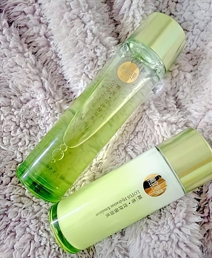 夏季补水控油收缩毛孔的爽肤水,女士护肤品推荐补水控油收缩毛孔