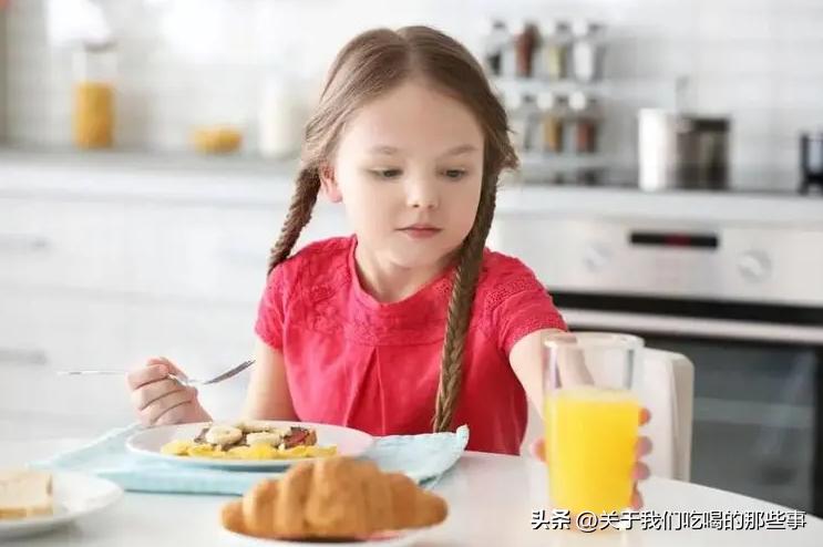 别再给孩子吃这三种早餐了,最伤孩子的几种早餐吃法