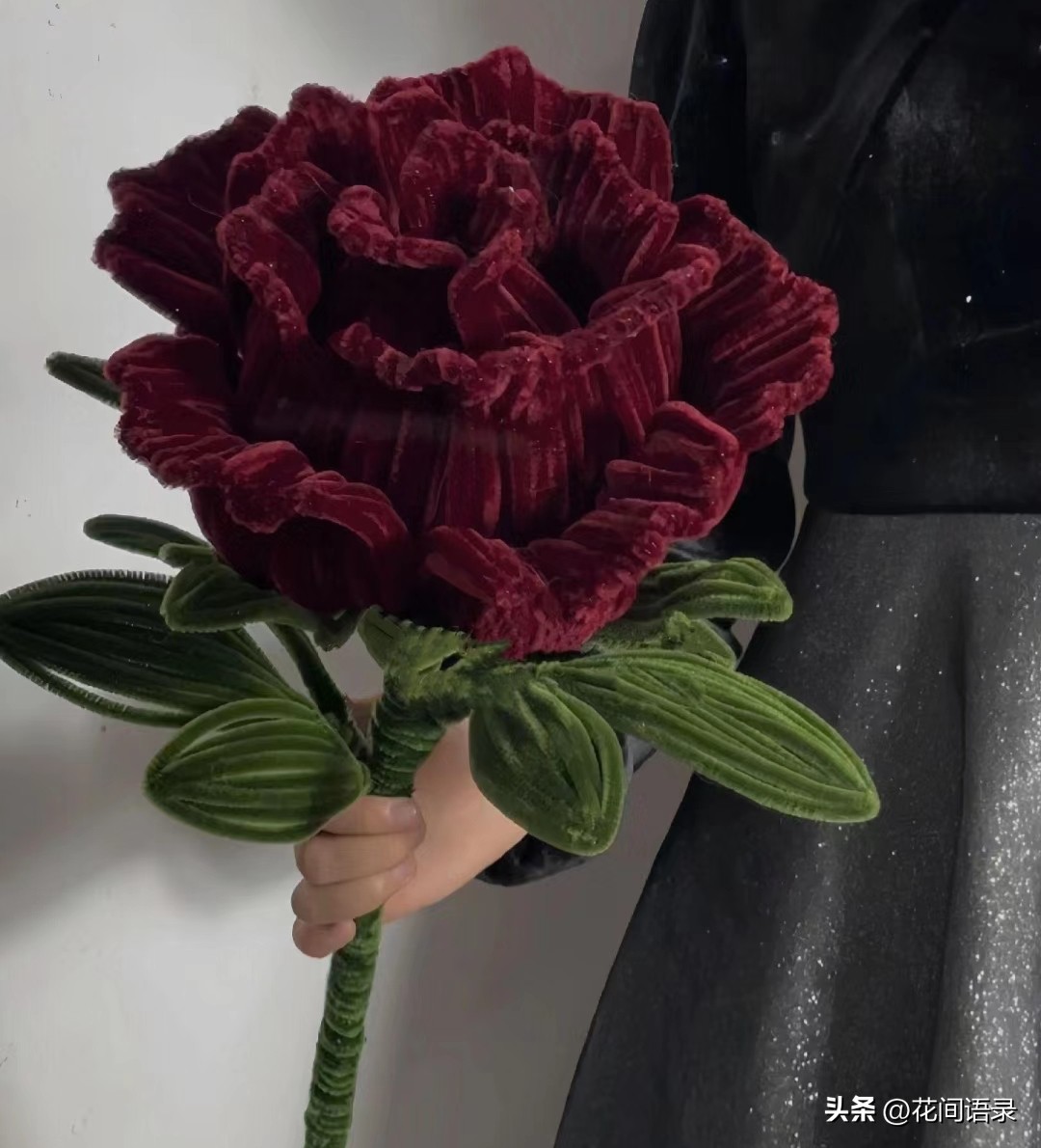 男子送四川女友巨型玫瑰花,小伙送玫瑰花给女友