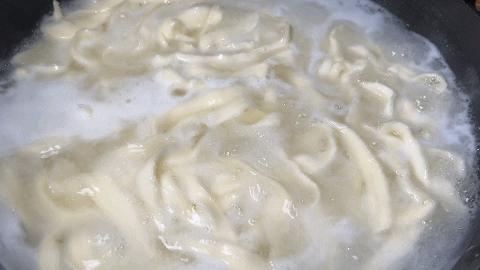 牛肉炒刀削面条最正宗的做法,白菜炒刀削面的家常做法视频