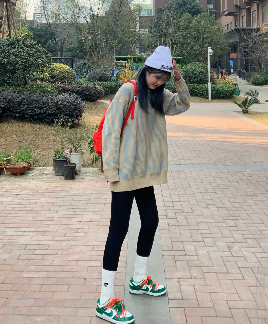 今年冬天穿什么袜裤,田园女生穿打底袜过冬