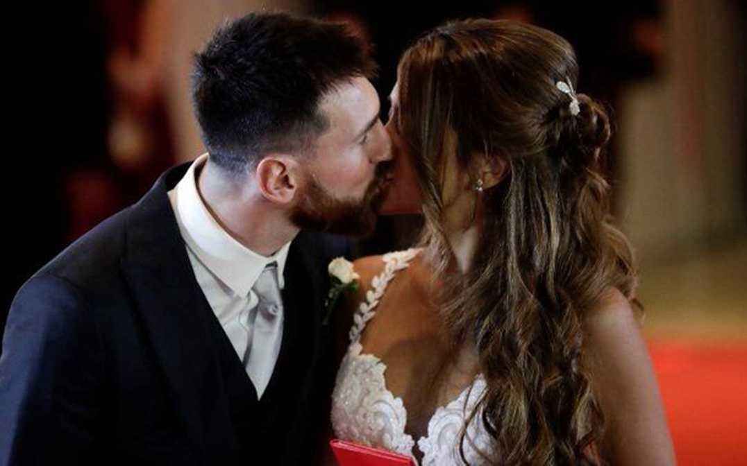 梅西与安东内拉步入婚姻殿堂,梅西承认和安东内拉的爱情