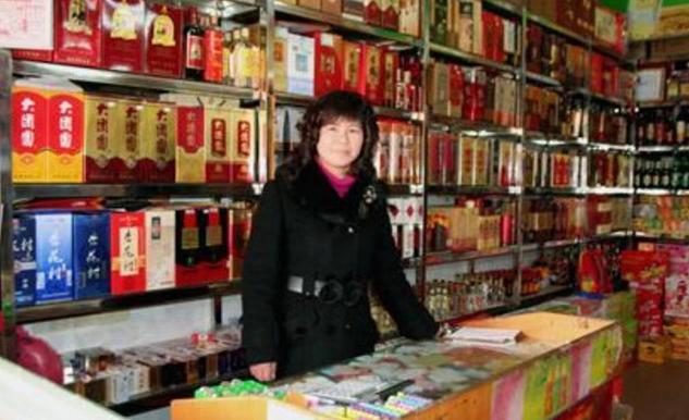 烟酒店一年利润三四十万,烟酒店没有人进店是怎么盈利的