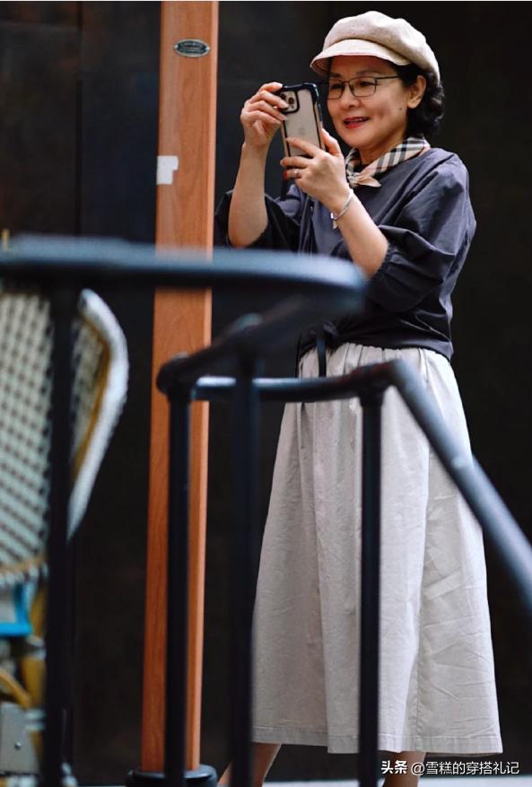 被上海奶奶的穿搭惊艳到了,被时尚老奶奶惊艳