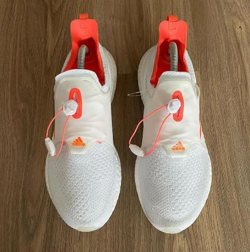 耐克阿迪最好的一款跑鞋,阿迪最高端的跑鞋是哪款