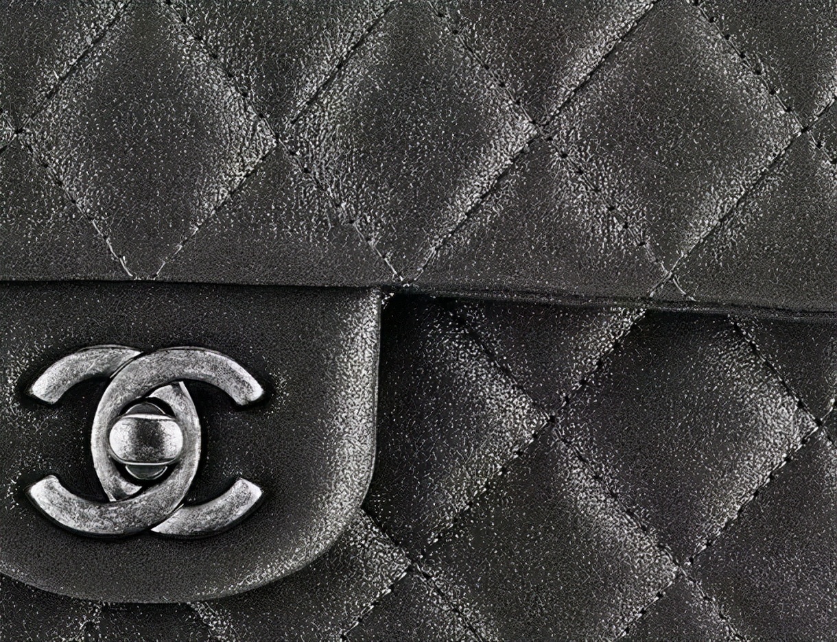 香奈儿鱼子酱的大球皮是什么皮质,香奈儿cf小号皮质是硬的还是软的