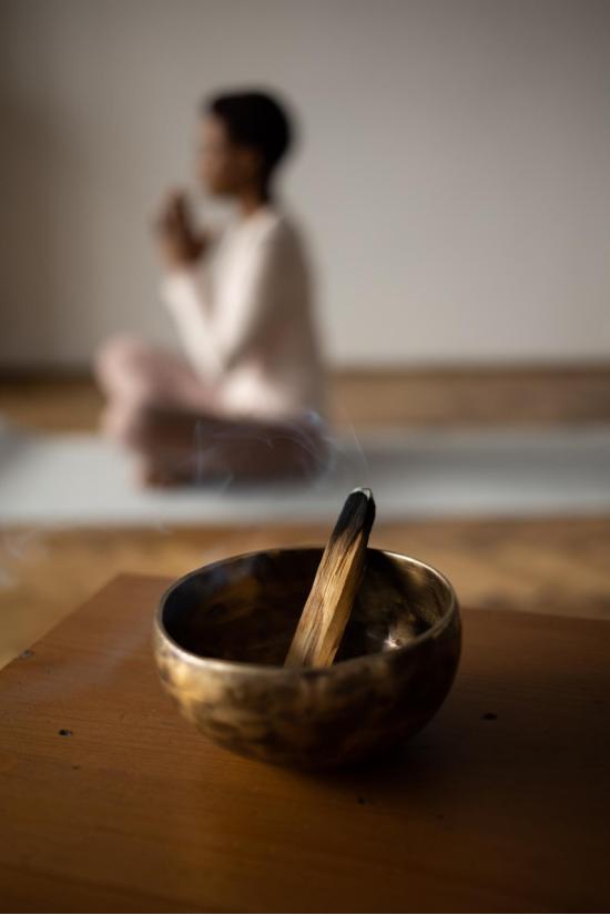 面部抗衰老精油推荐学生平价 (法国什么精油抗衰老紧致皮肤)