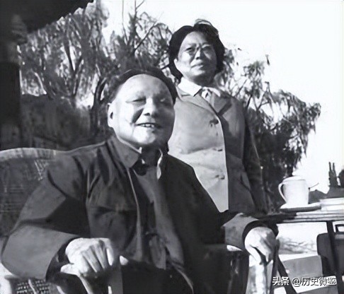 1997年*小平邓**逝世后的遗憾：每天数着香港回归的日子，却未能等到