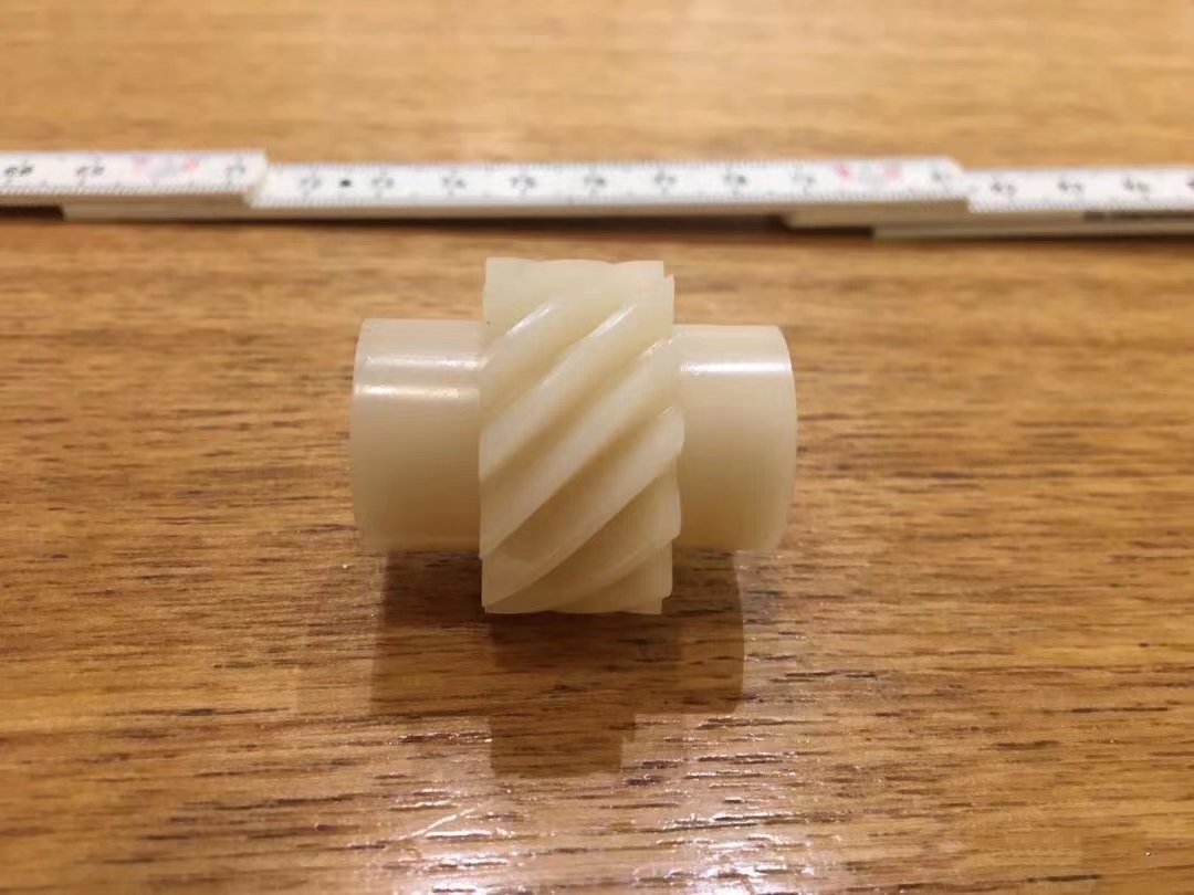 精密塑胶斜齿轮和螺旋齿轮的模具，为何选择采用火花机加工技术