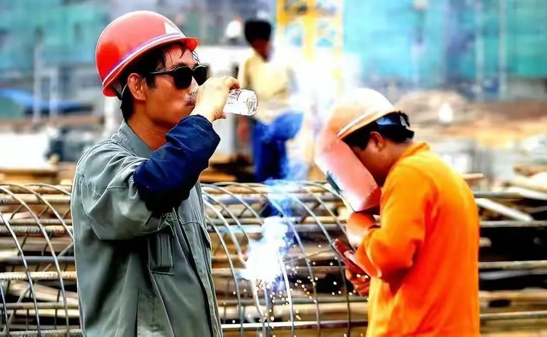 农民工更名产业工人有什么好处,农民工怎么成为有五险的工人