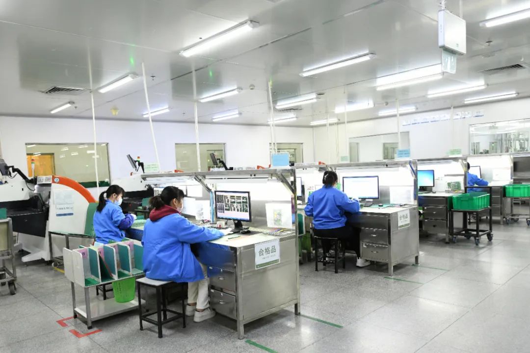 铆足干劲乘势起航,铆足干劲拼劲闯劲