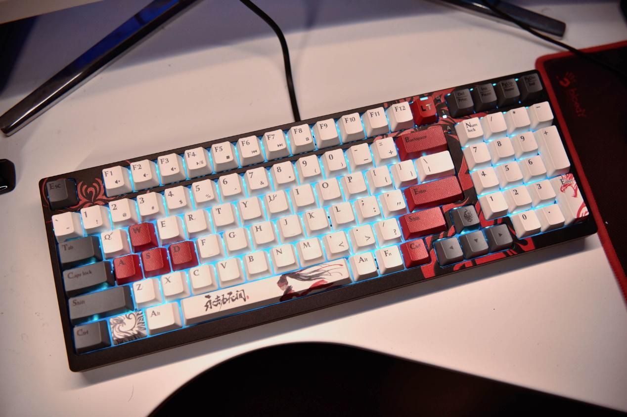 下班“团建”好帮手，血手幽灵3玩家变速机械键盘T98