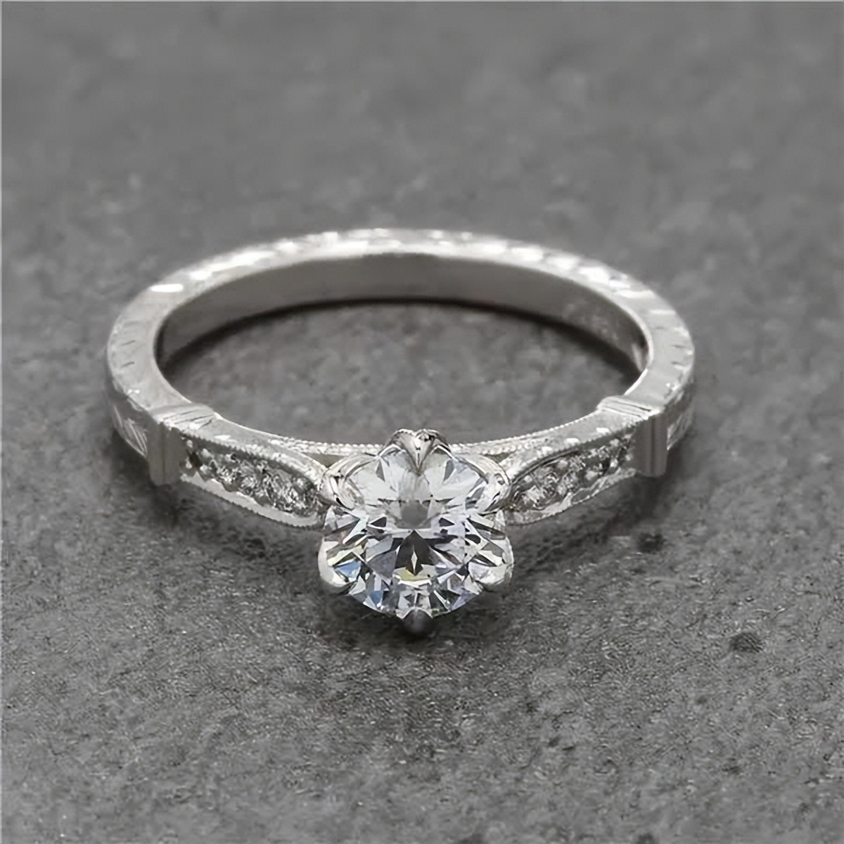 白金钻石戒指一克拉多少钱,卡地亚钻石戒指2克拉多少钱