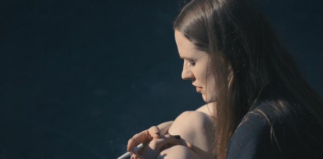 家暴、PUA、当众强奸，明星这个没心没肺的男人终于挨锤子了