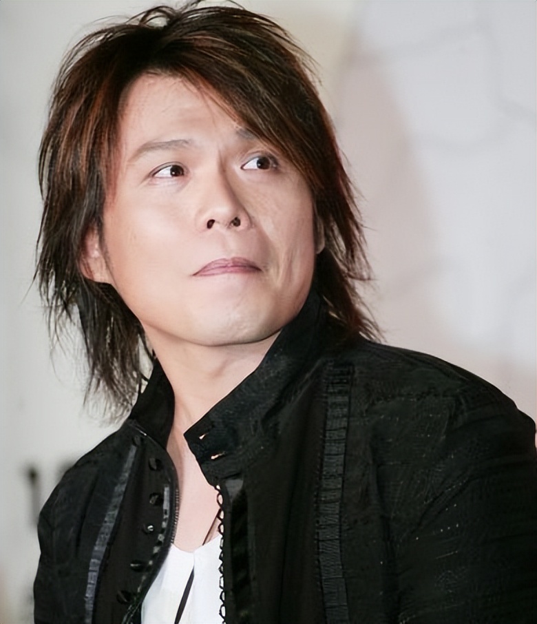 歌手伍佰到底有多受欢迎,伍佰上综艺唱歌