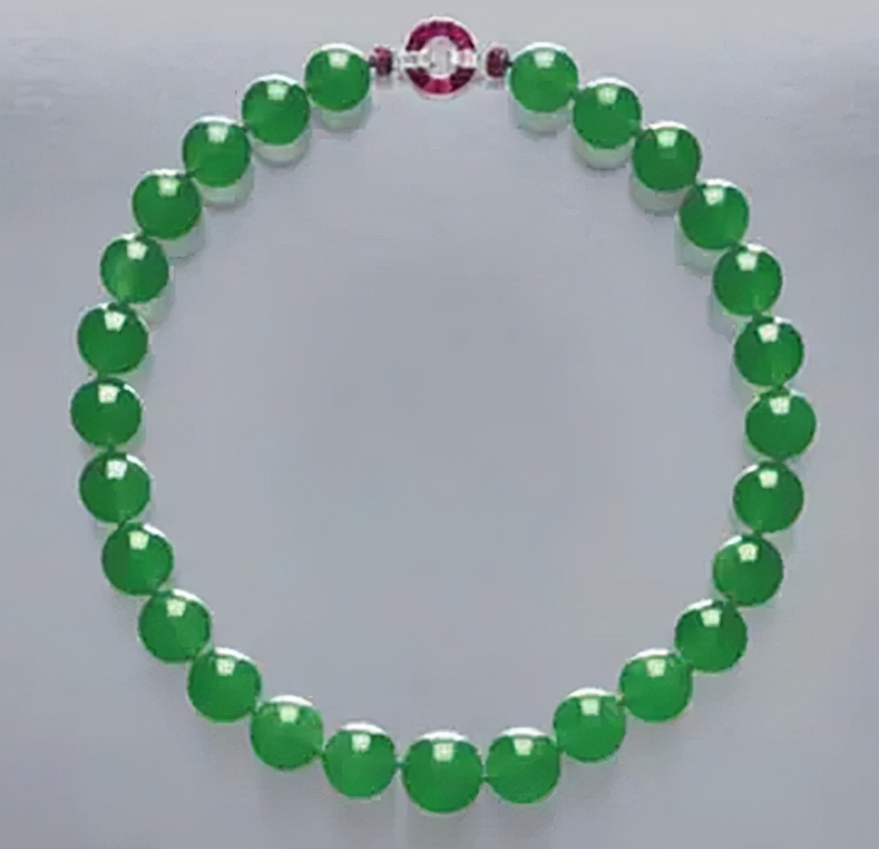 宋美龄麻花手镯值多少钱,宋美龄翡翠手镯价值两亿