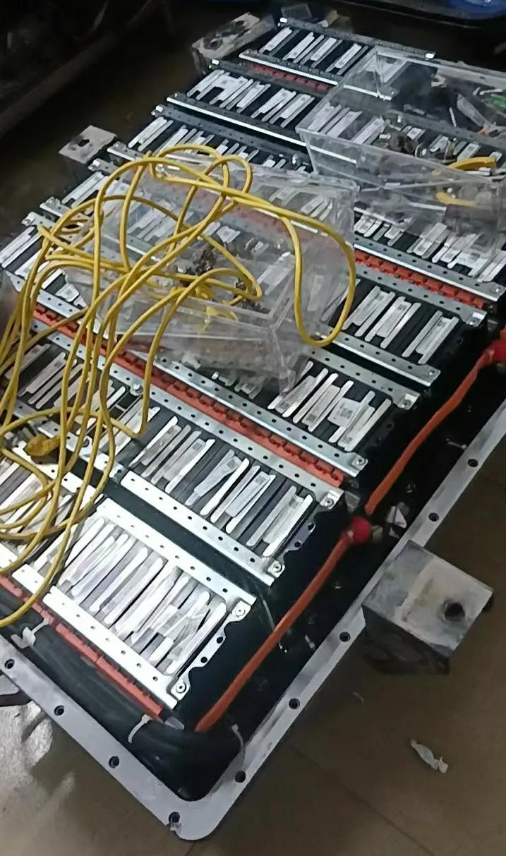 网约车电池磕坏保险公司拒赔,网约车电池外壳划破