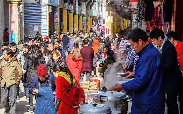 腊月二十九，开心过除夕，家家户户贴对联，3个讲究不妨一看