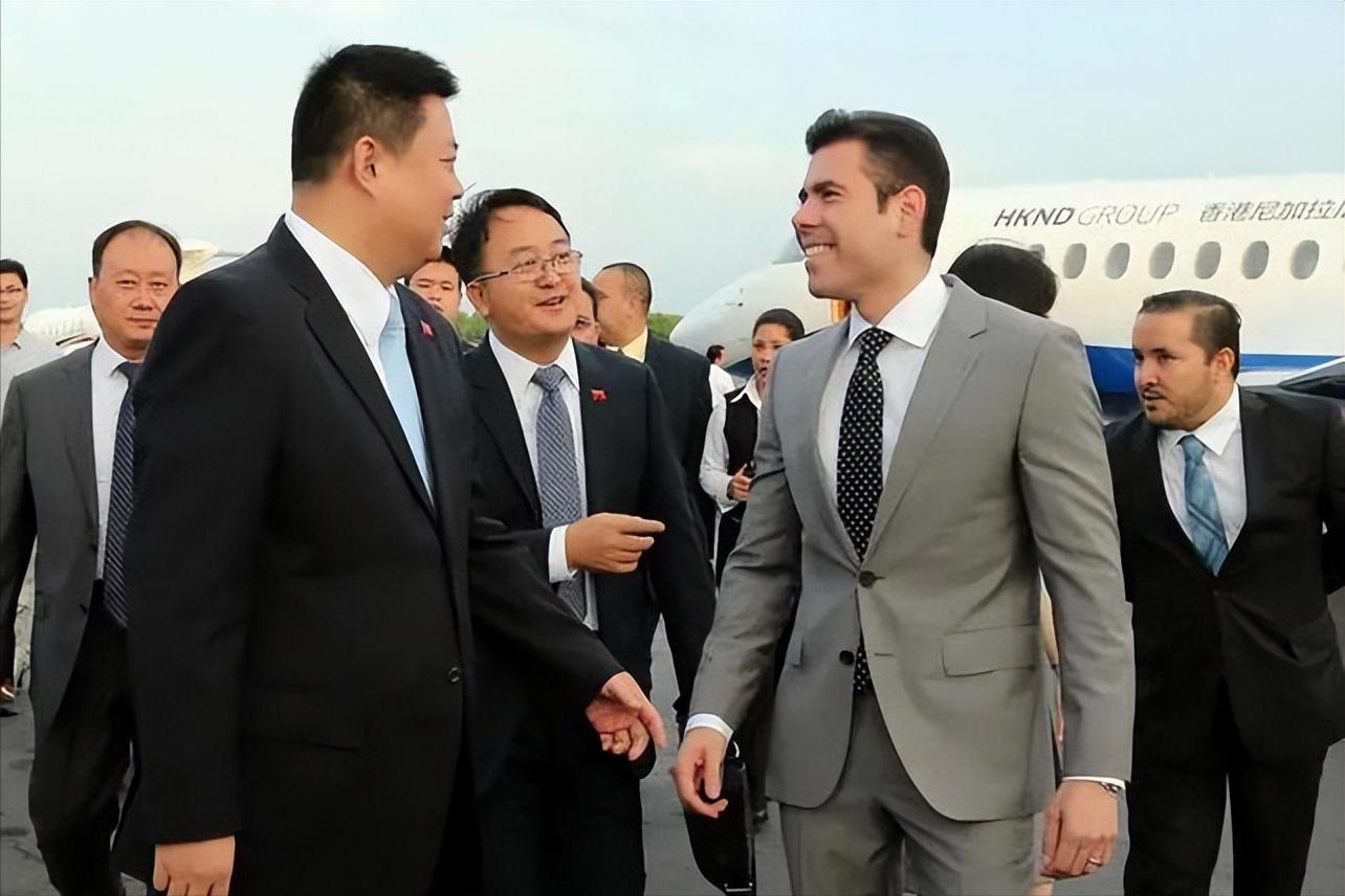 最顶级骗术，洗浴马仔靠首富头衔割韭菜，坑15万人，骗国家280亿