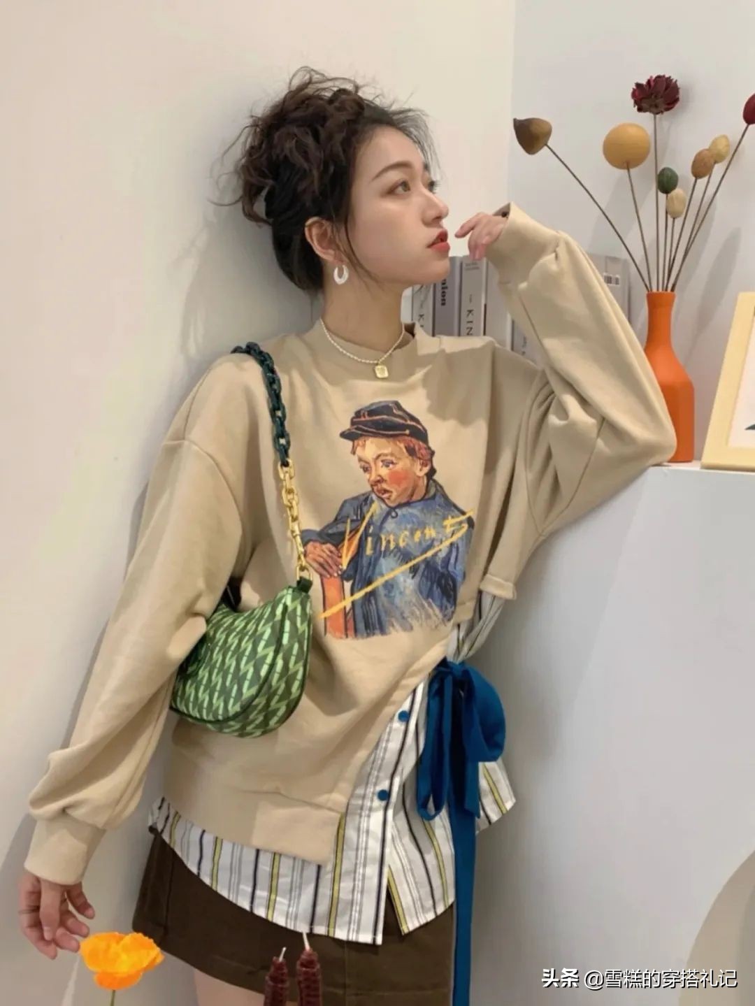 杨幂华伦天奴撞色卫衣,今年必火的3款卫衣时髦极了