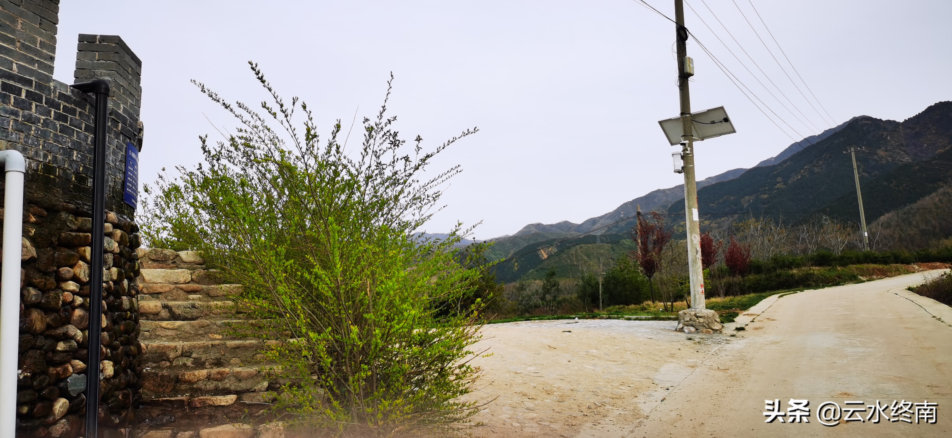 野逛桐花沟，我想欺骗一个老汉却被识破，不料却发现了一个峪口