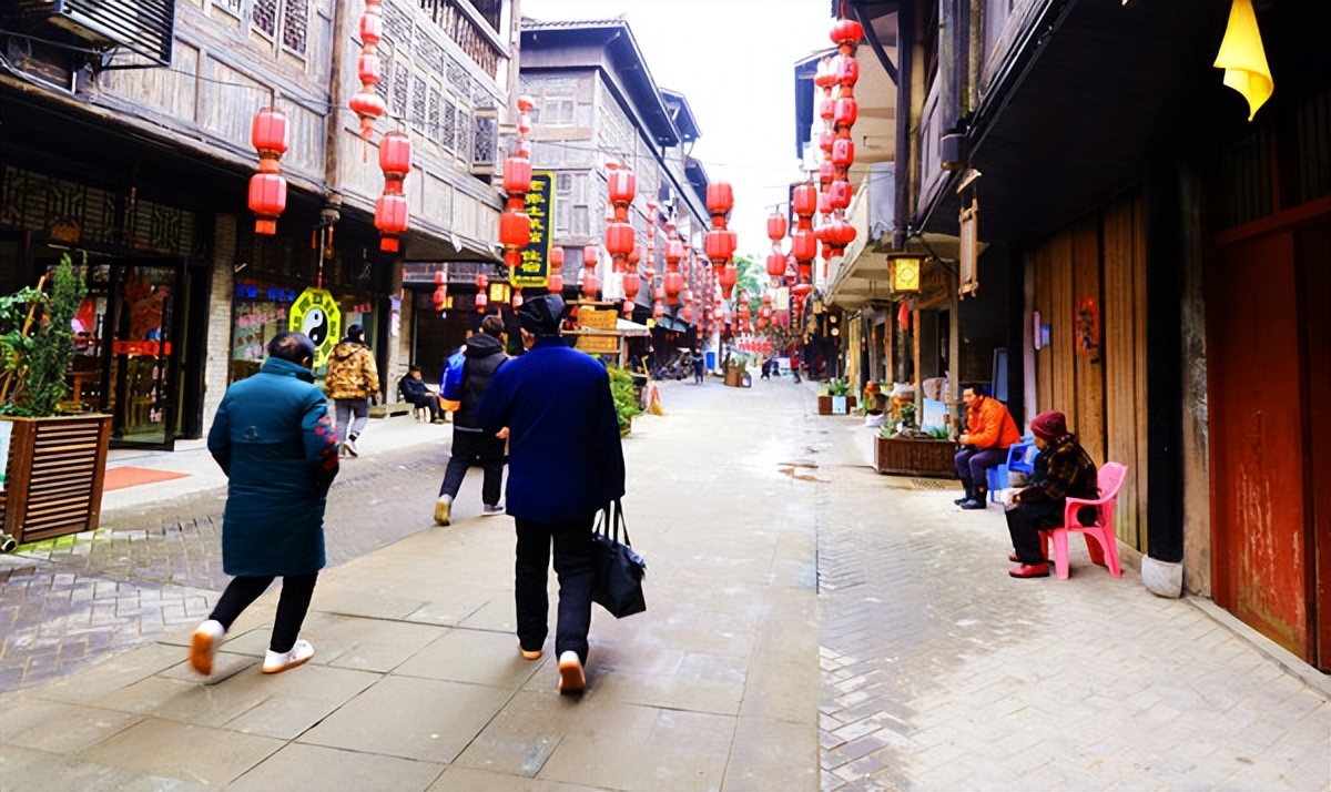 问道龙虎山，观“天下三绝”，“道教第一山”碧水丹霞入画来