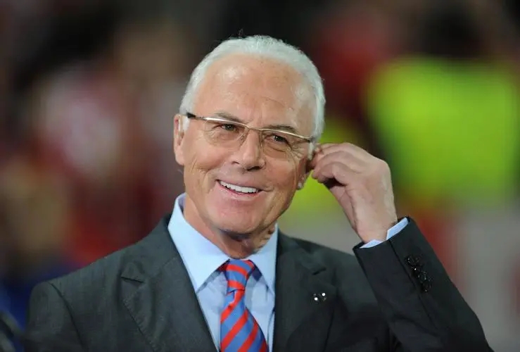 哪个足球俱乐部财团实力有钱,哪些足球俱乐部是同一个财团的