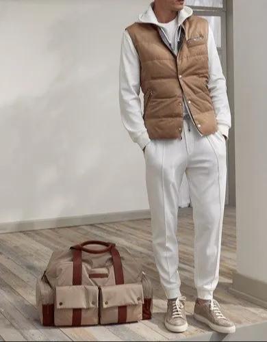 羽绒马甲是鸡肋吗,外穿长款羽绒马甲真不实用