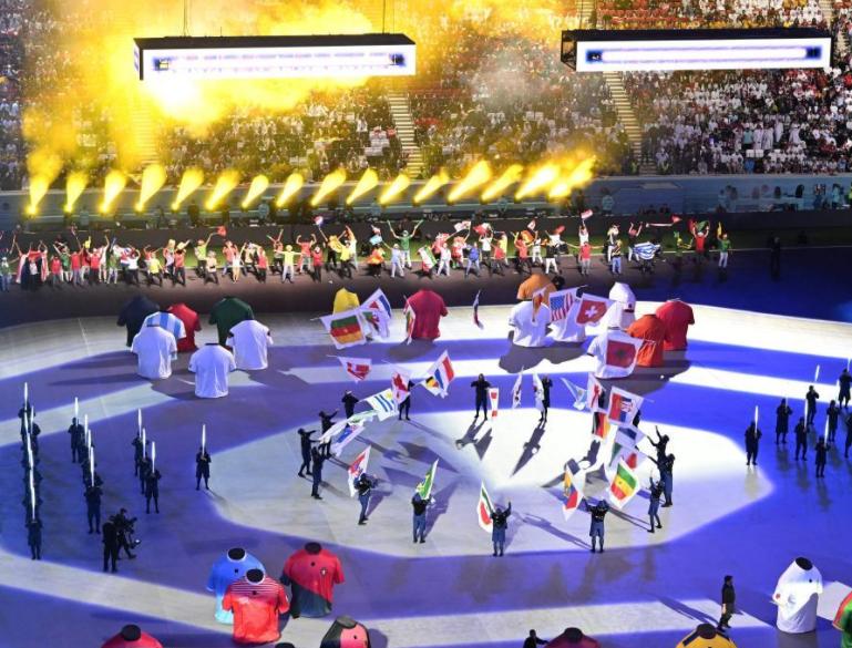 迪拜最漂亮公主长大后,迪拜最美公主戴黄金