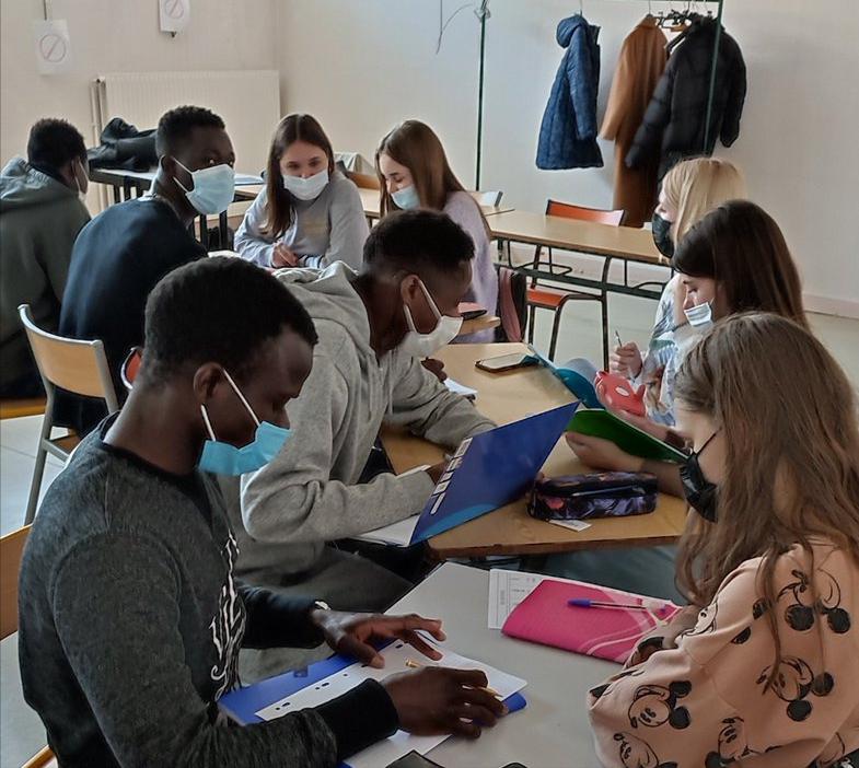 魔怔！欧洲十大反俄奇闻：组织黑人联谊乌女孩逼俄选手骂本国总统