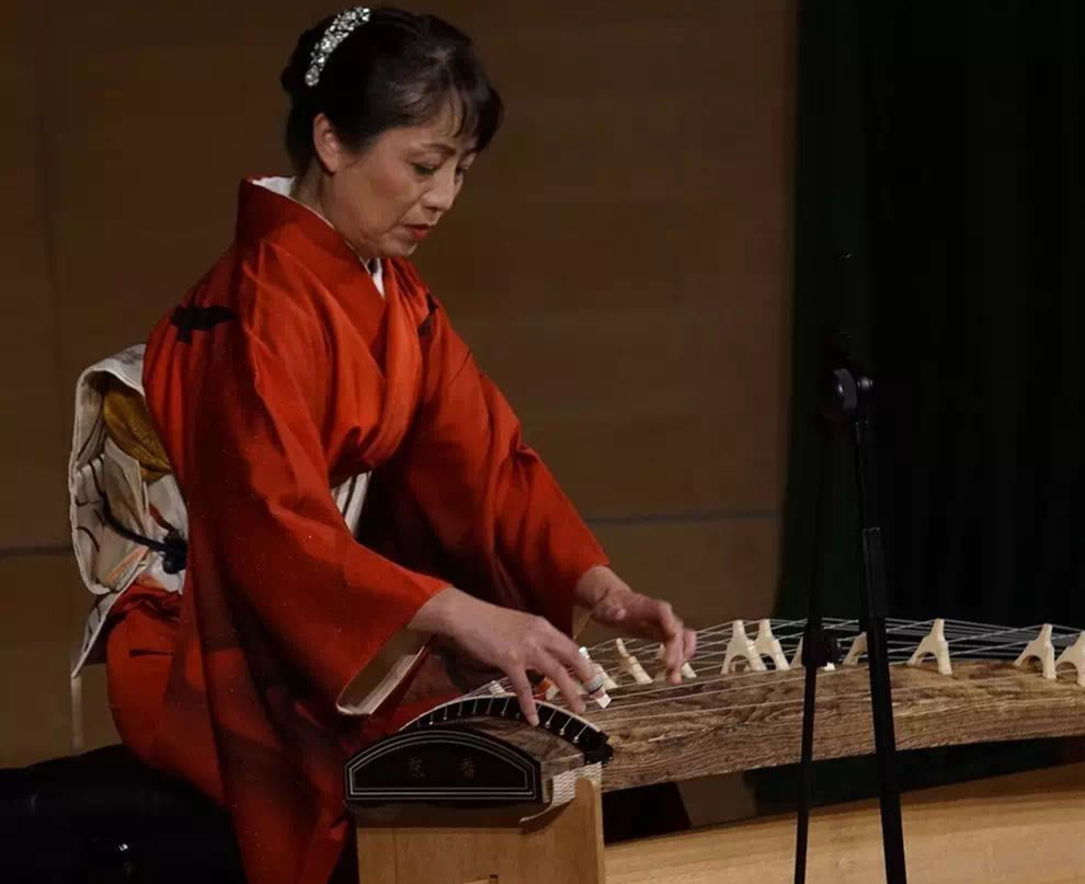 平安时期日本本土卧弹乐器和琴的使用与中国的七弦琴的辨析