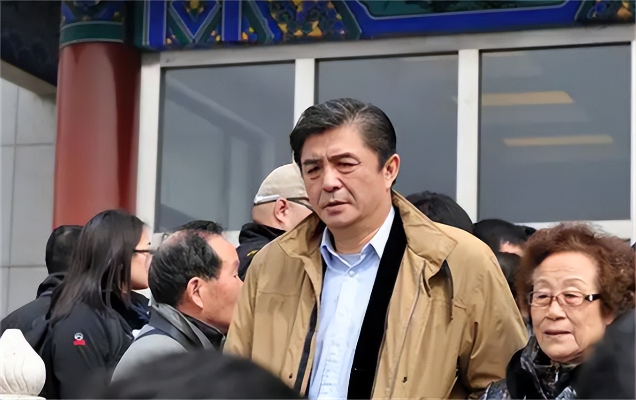 排坛第一飞人：80年代成“国民老公”，退役后经商成亿万石油大亨