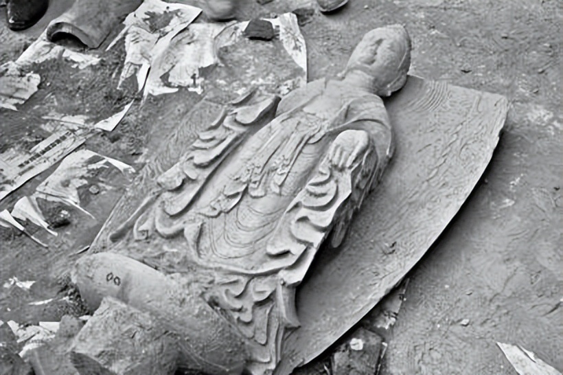 周武帝举办7次佛道辩论，道教一次没赢，灭佛道强迫100万僧侣还俗