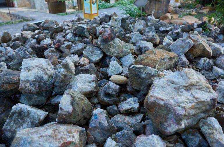 家人说自己工作差,家里人给安排工作要不要回去