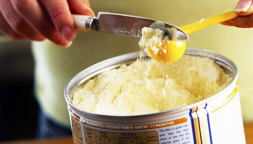 新生儿喂母乳会吐怎么办,母乳喂养宝宝吐好多奶怎么回事